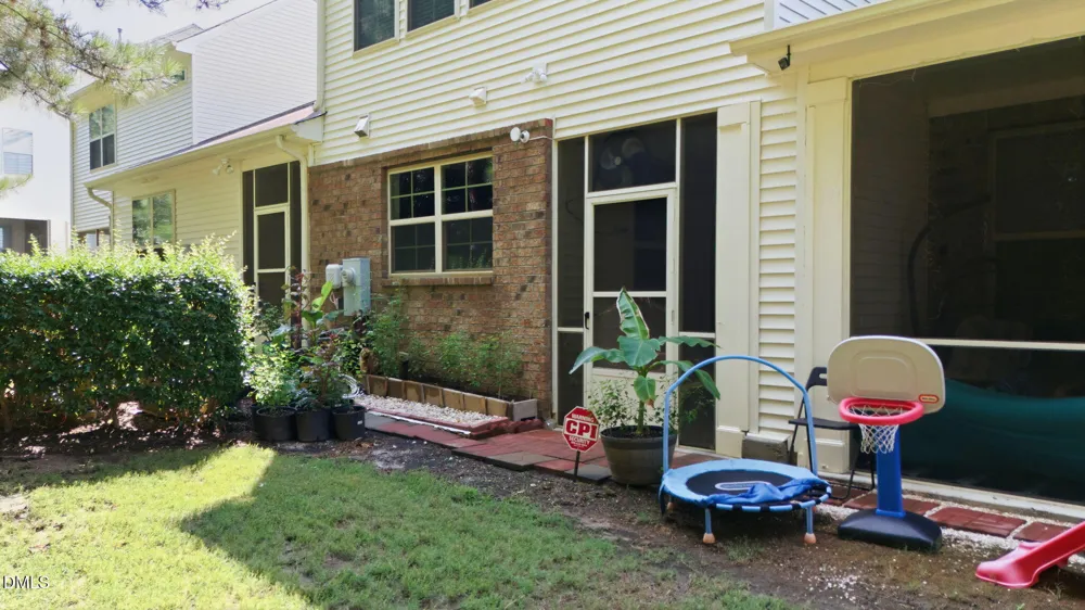 734 Davenbury Way Cary, NC 27513