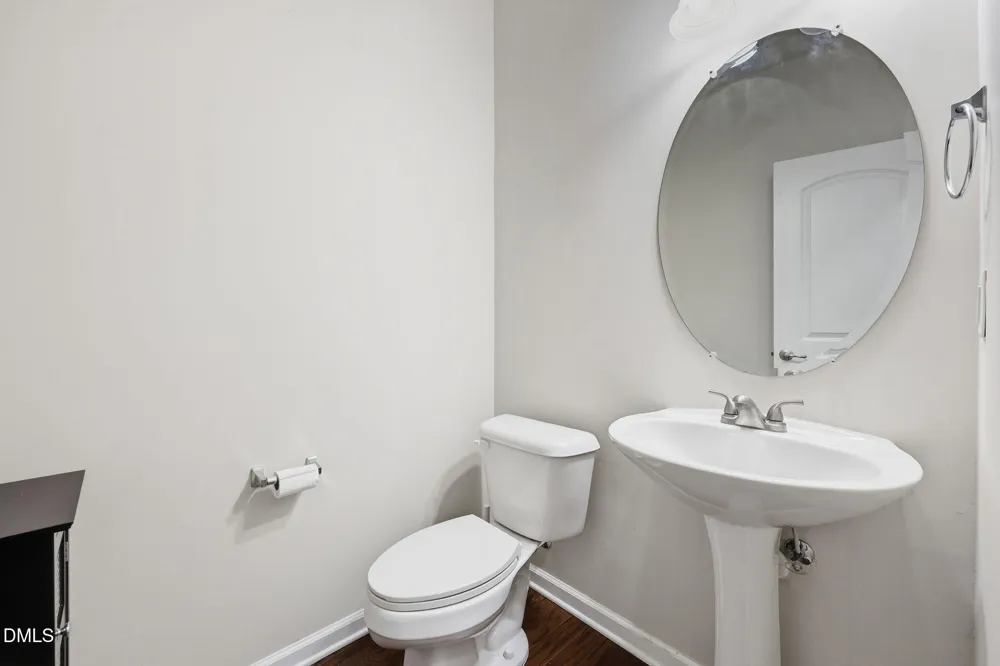 734 Davenbury Way Cary, NC 27513