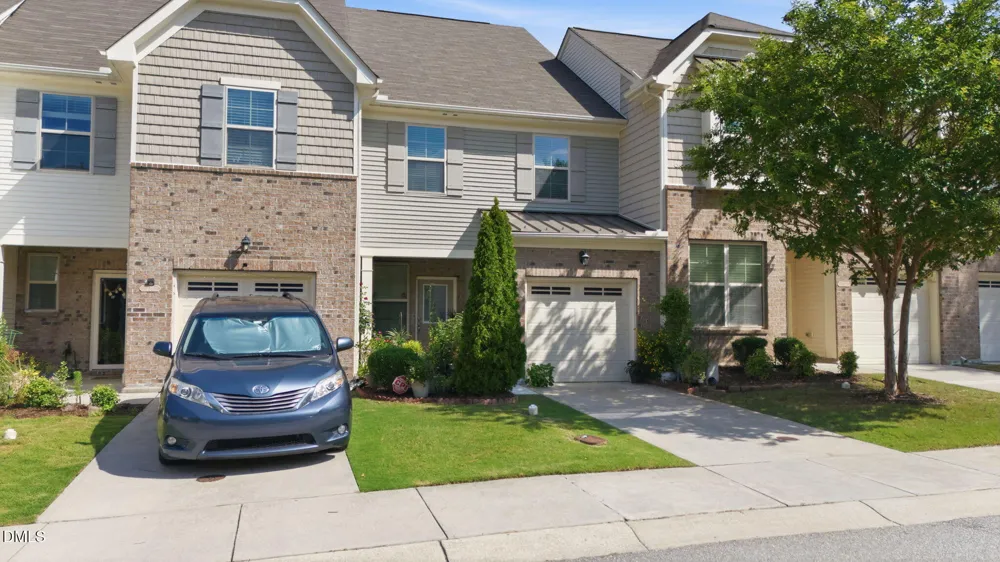 734 Davenbury Way Cary, NC 27513