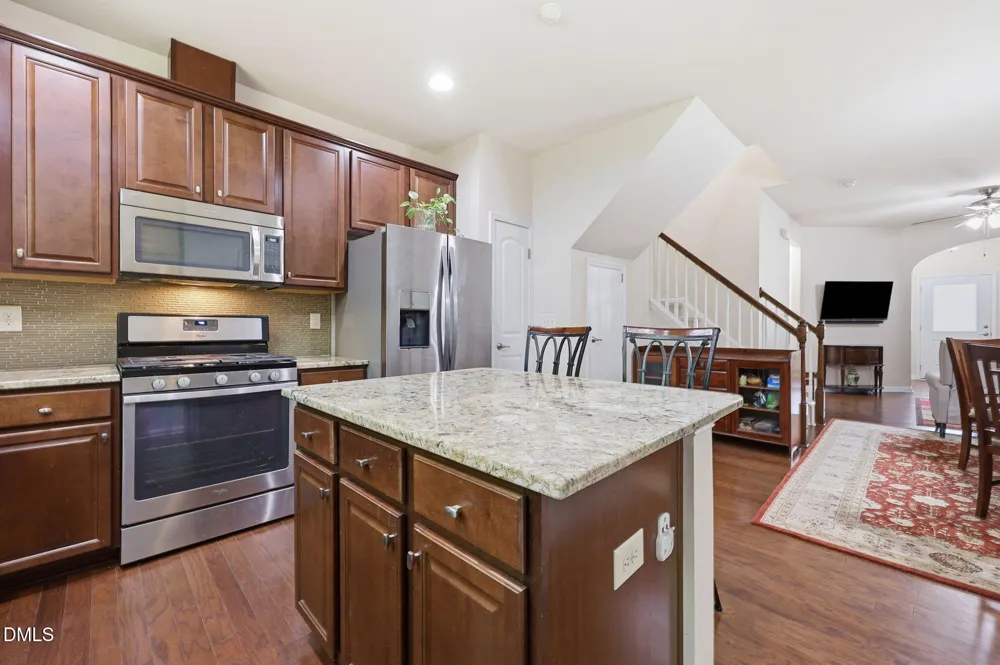 734 Davenbury Way Cary, NC 27513