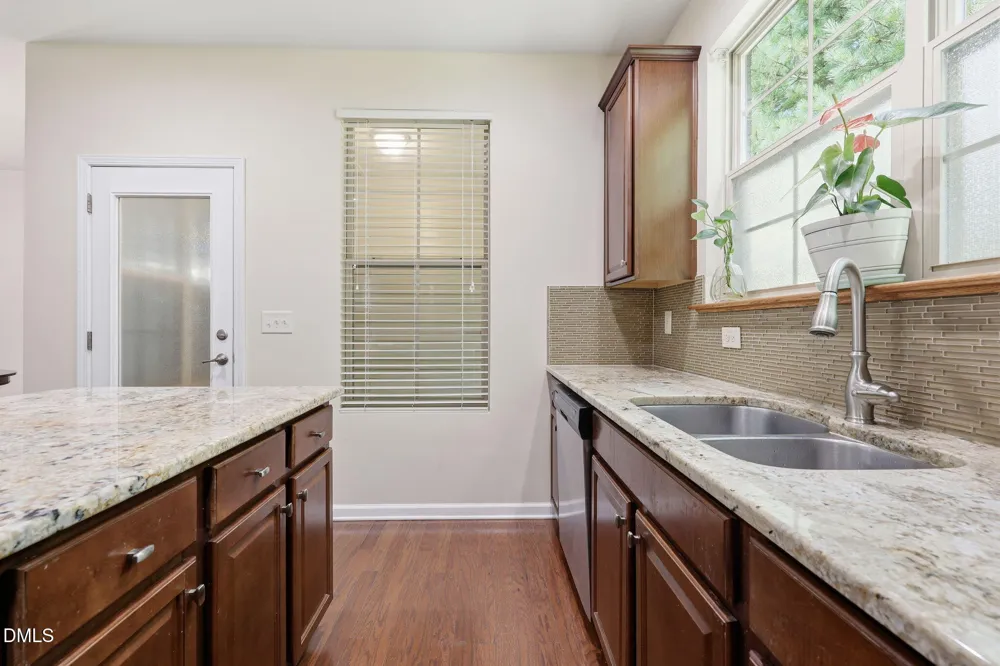734 Davenbury Way Cary, NC 27513