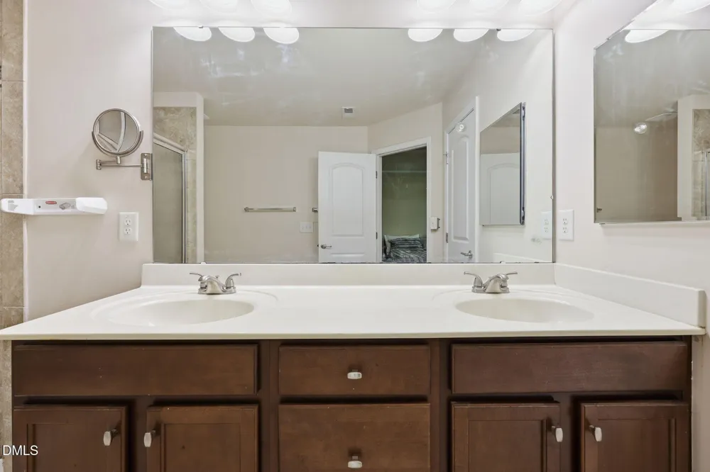734 Davenbury Way Cary, NC 27513