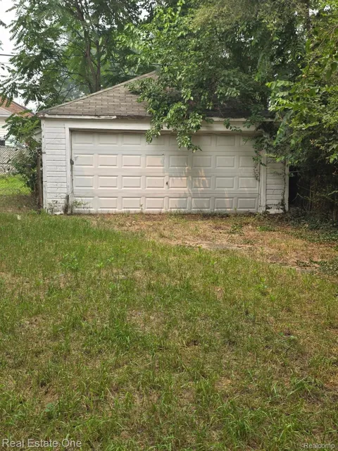 8728 7 Mile Road