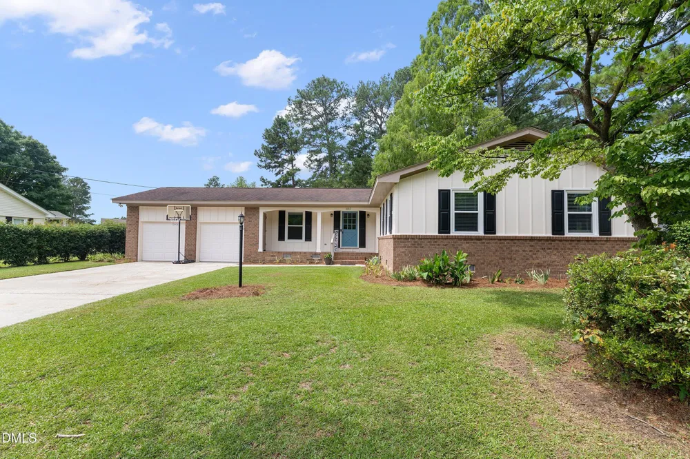 1002 E Maplewood Drive Benson, NC 27504