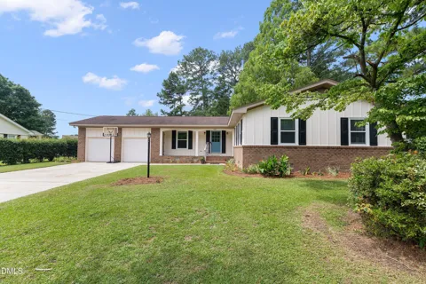 1002 E Maplewood Drive