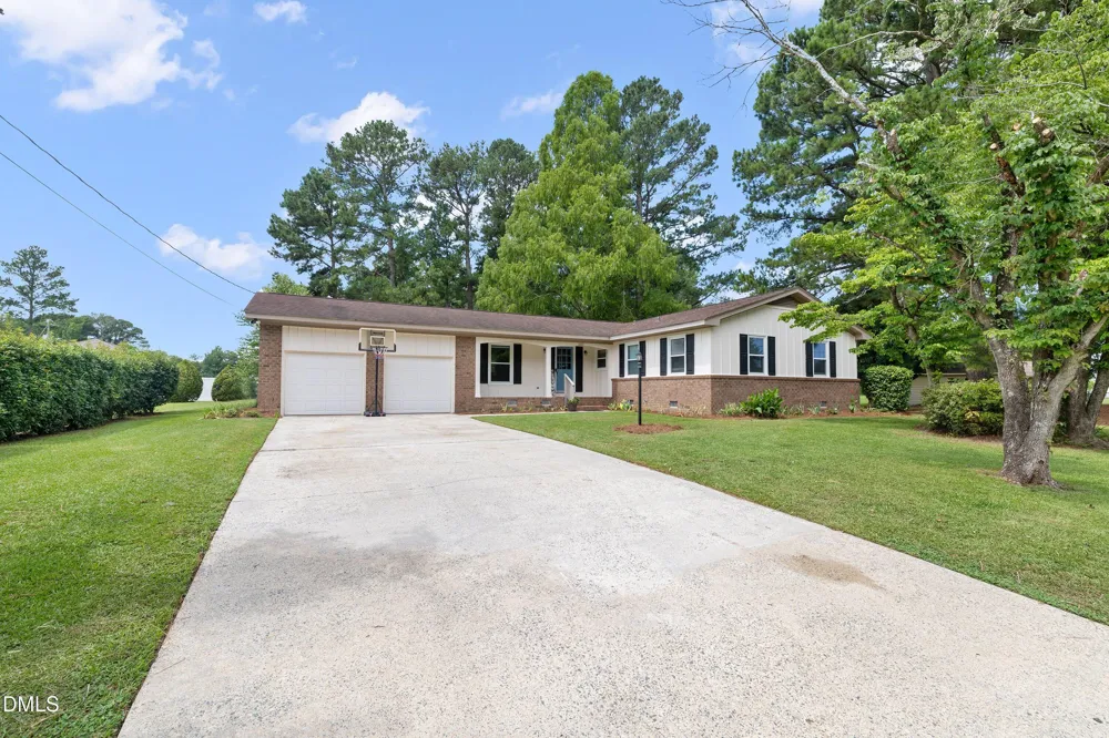 1002 E Maplewood Drive Benson, NC 27504