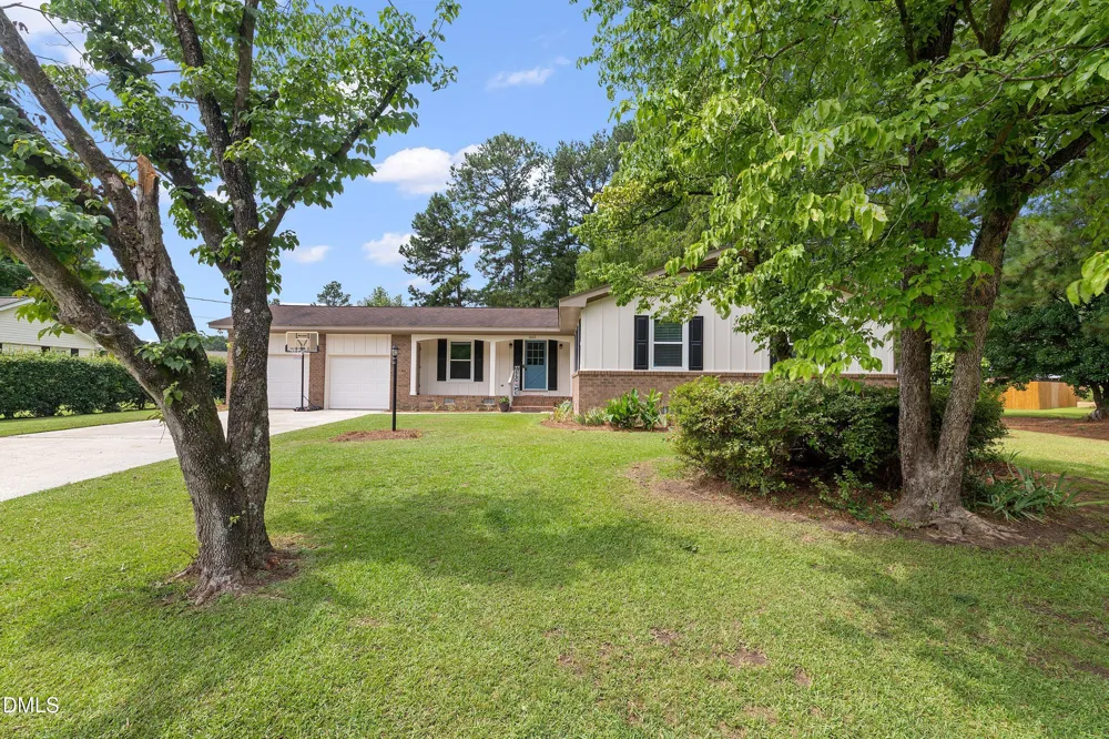 1002 E Maplewood Drive Benson, NC 27504