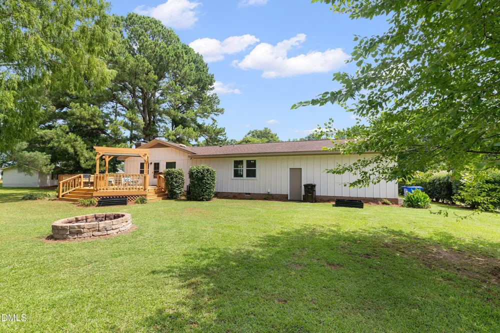 1002 E Maplewood Drive Benson, NC 27504
