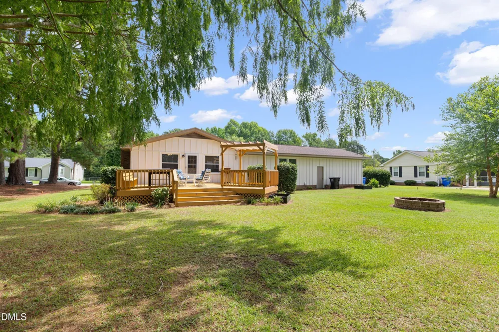 1002 E Maplewood Drive Benson, NC 27504