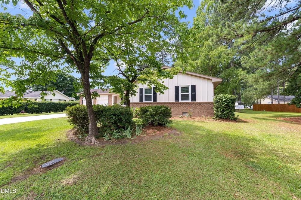 1002 E Maplewood Drive Benson, NC 27504