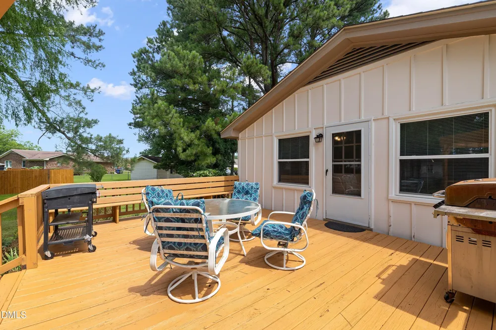 1002 E Maplewood Drive Benson, NC 27504