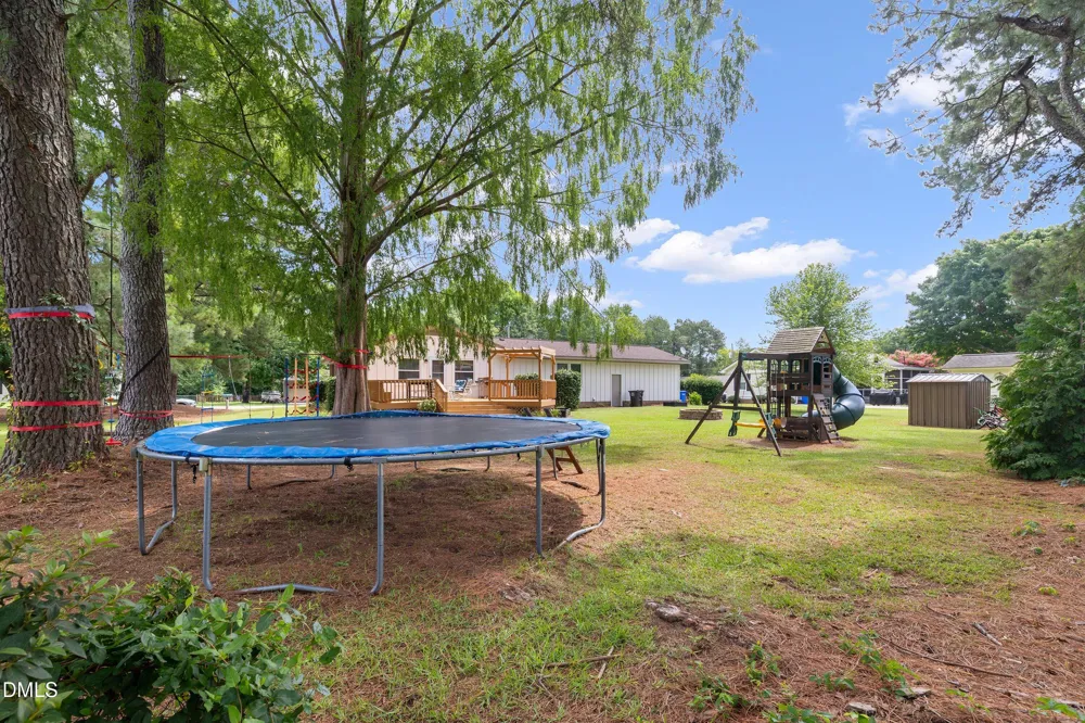 1002 E Maplewood Drive Benson, NC 27504