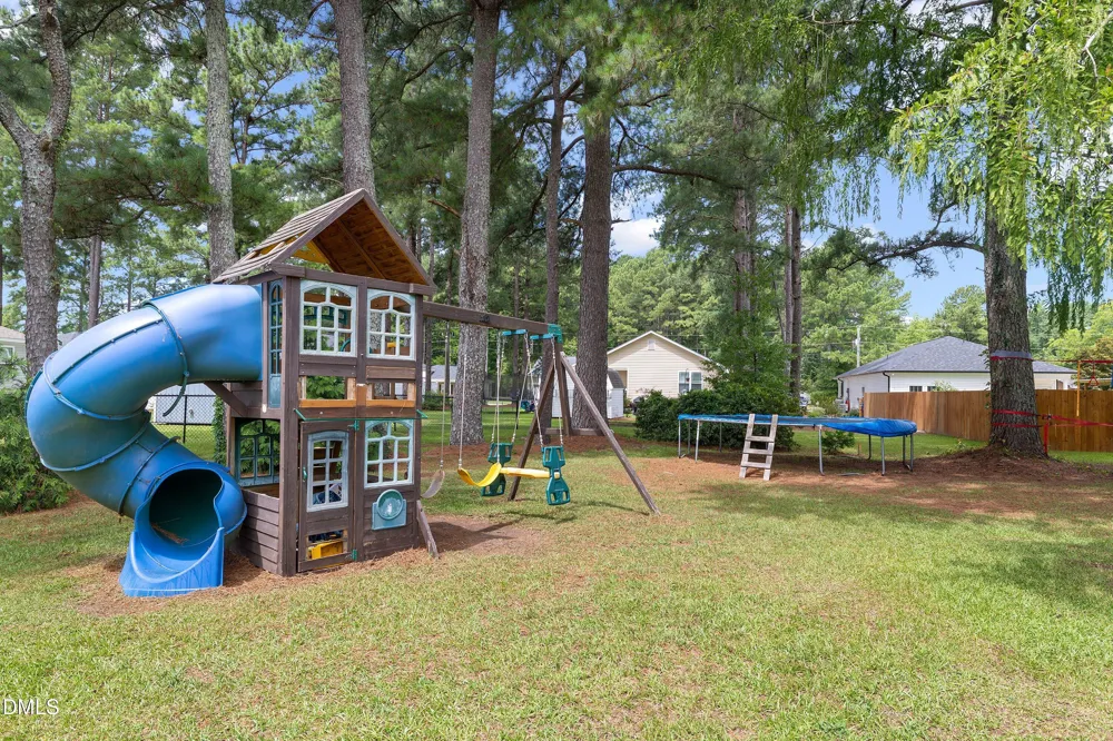 1002 E Maplewood Drive Benson, NC 27504
