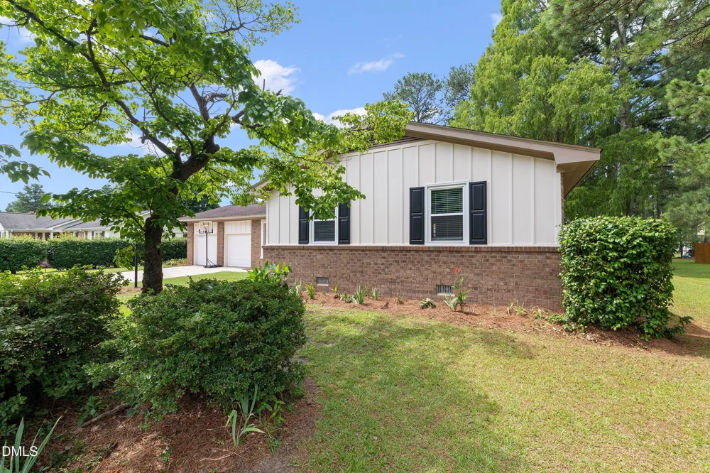 1002 E Maplewood Drive Benson, NC 27504