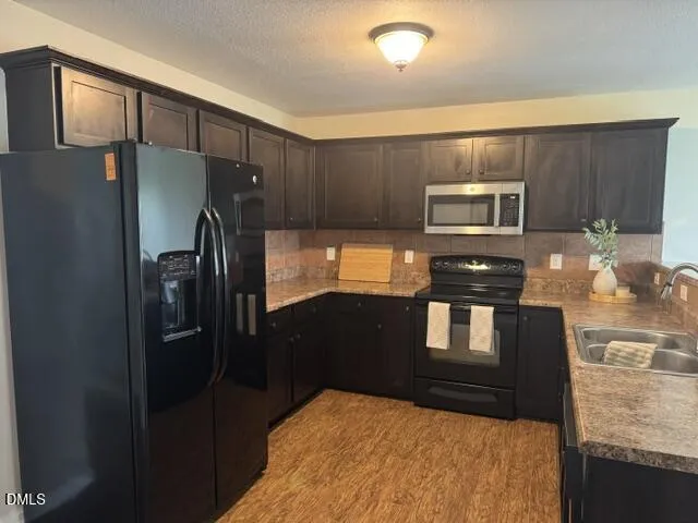 1204 Piper Court Hope Mills, NC 28348