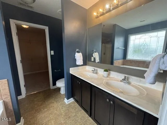 1204 Piper Court Hope Mills, NC 28348