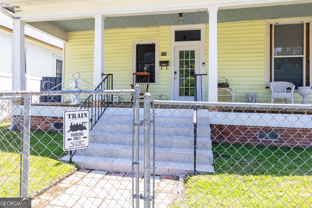 608 Ware ST Waycross, GA 31503