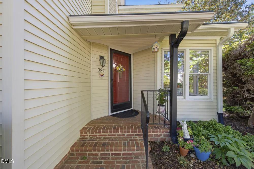 396 Lyndfield Close Pittsboro, NC 27312