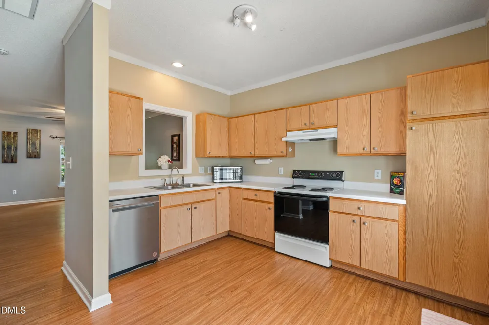 329 Commons Drive Holly Springs, NC 27540