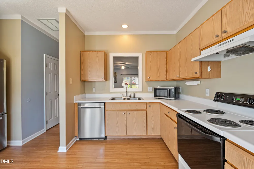 329 Commons Drive Holly Springs, NC 27540