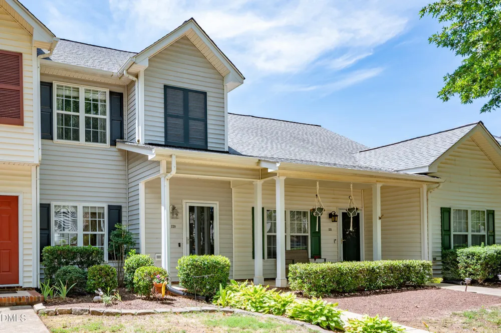 329 Commons Drive Holly Springs, NC 27540