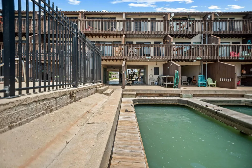 434 15th #16 Port O Connor, TX 77982