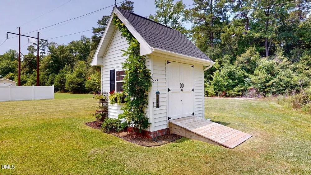 305 Summerfield Drive Pikeville, NC 27863