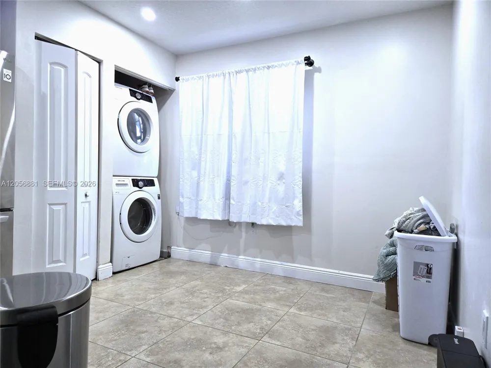 12423 NW 7th Ln Miami, FL 33182