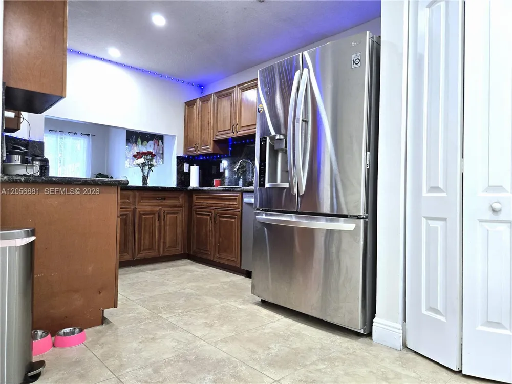 12423 NW 7th Ln Miami, FL 33182