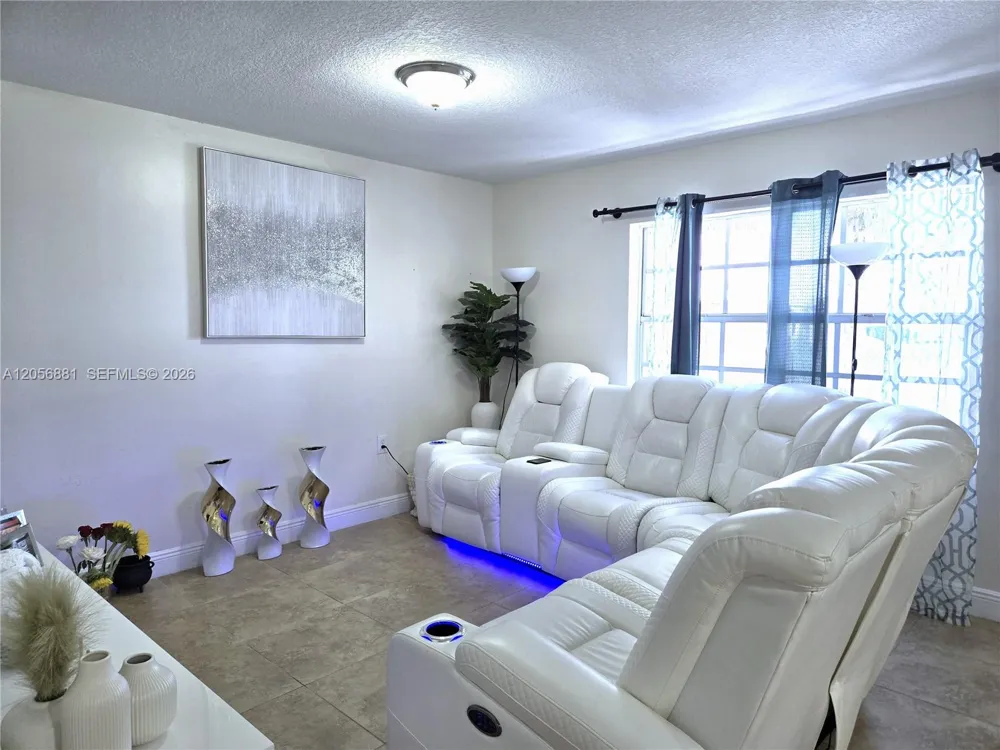 12423 NW 7th Ln Miami, FL 33182