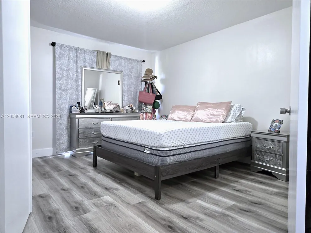 12423 NW 7th Ln Miami, FL 33182