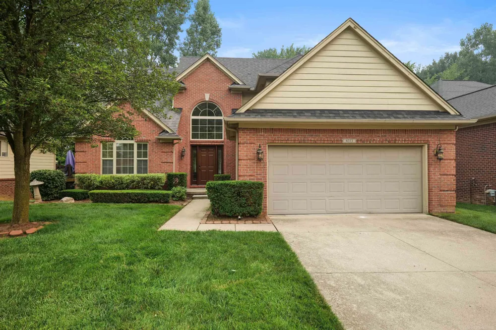 8313 Pine Creek Drive Shelby Charter Township, MI 48316