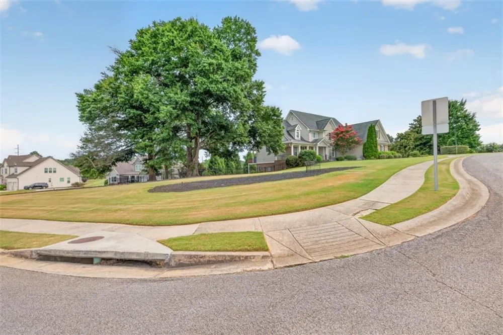 5704 Avalon Commons Way Clermont, GA 30527