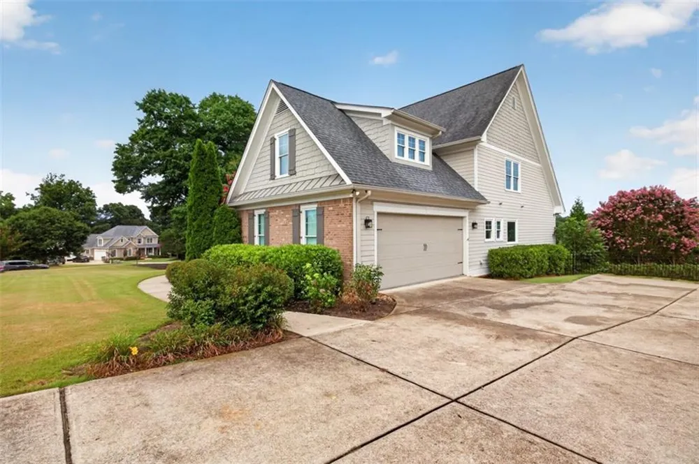5704 Avalon Commons Way Clermont, GA 30527