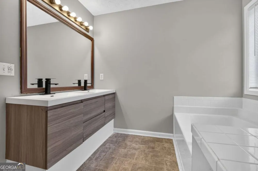 2364 Fallbrook CT Duluth, GA 30096