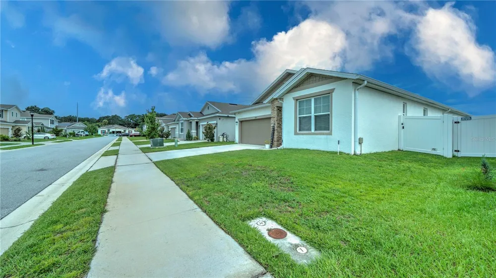 1228 MATTIE POINTE BOULEVARD Auburndale, FL 33823
