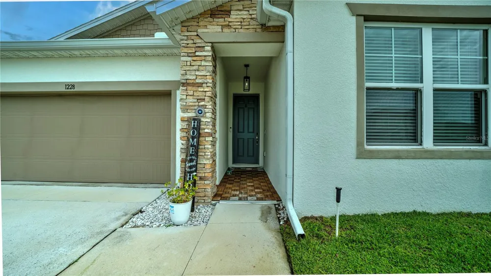 1228 MATTIE POINTE BOULEVARD Auburndale, FL 33823