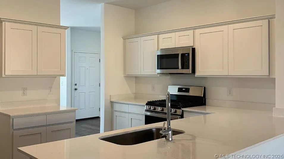 7025 S Lions Avenue Broken Arrow, OK 74011