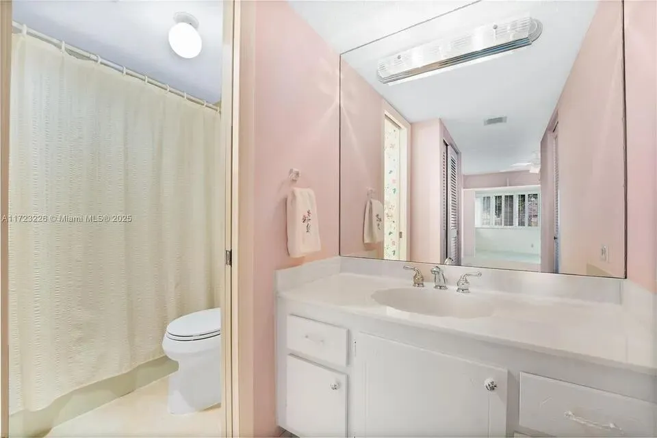 2532 Boundbrook Drive S #104 Palm Springs, FL 33406