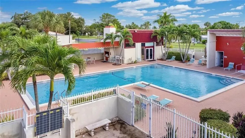 2532 Boundbrook Drive S #104 Palm Springs, FL 33406