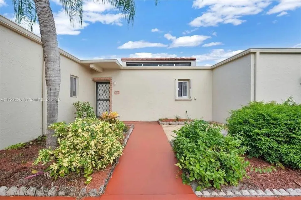 2532 Boundbrook Drive S #104 Palm Springs, FL 33406