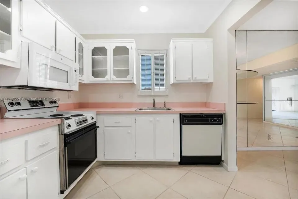 2532 Boundbrook Drive S #104 Palm Springs, FL 33406