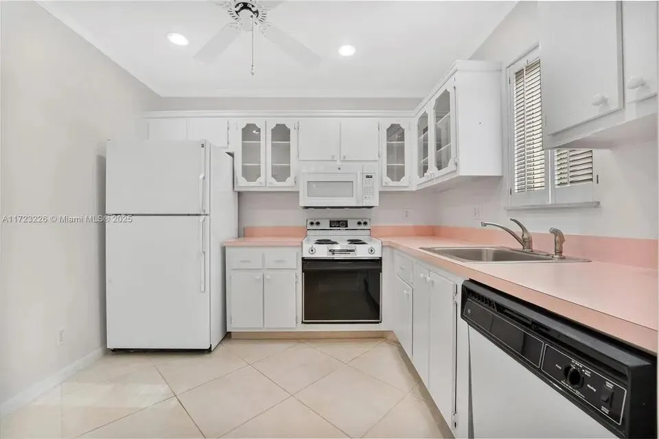 2532 Boundbrook Drive S #104 Palm Springs, FL 33406