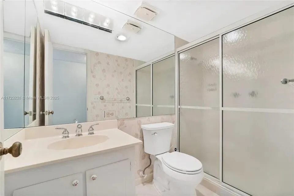 2532 Boundbrook Drive S #104 Palm Springs, FL 33406