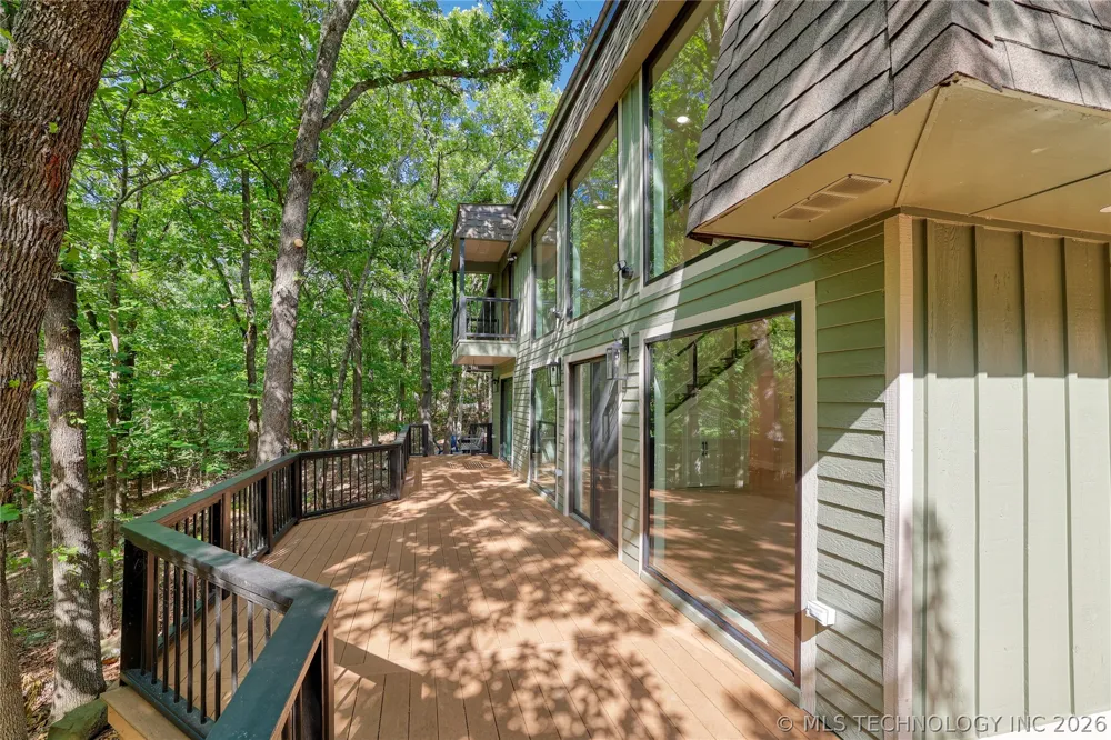 1296 Robin Hood Eufaula, OK 74432