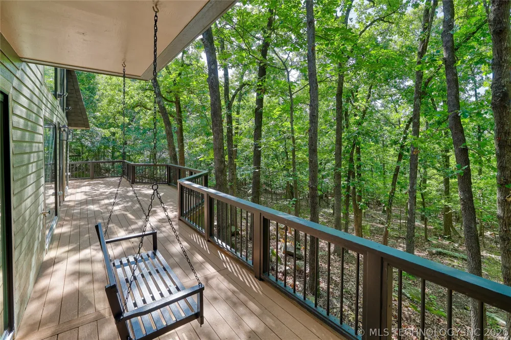 1296 Robin Hood Eufaula, OK 74432