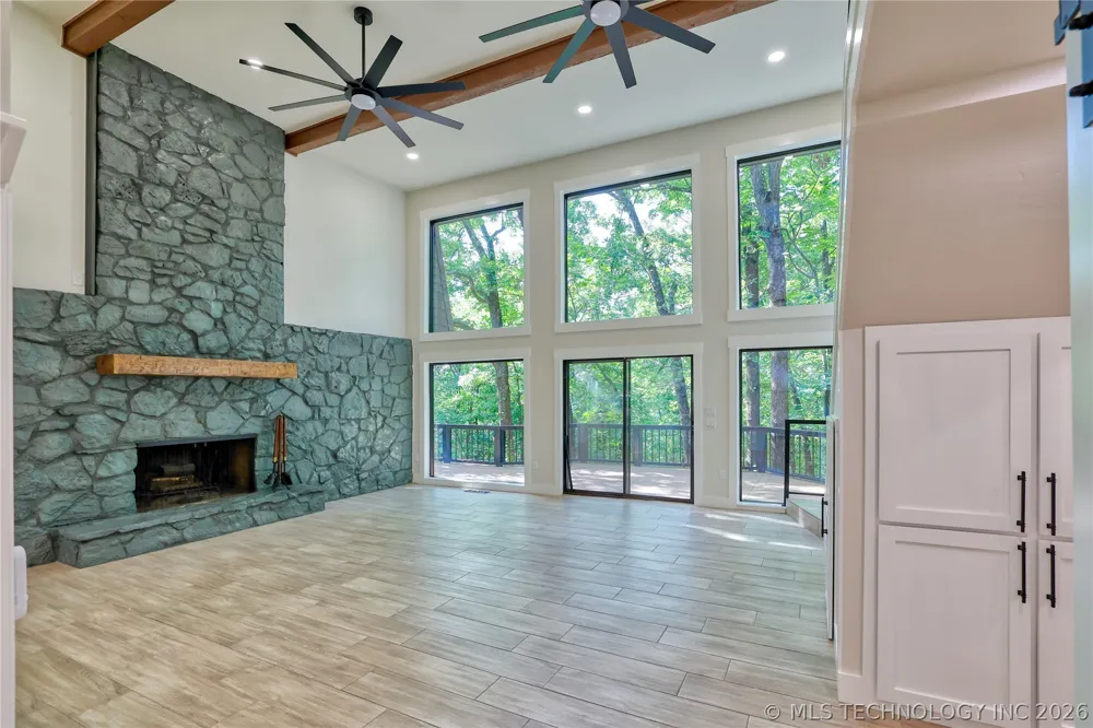 1296 Robin Hood Eufaula, OK 74432