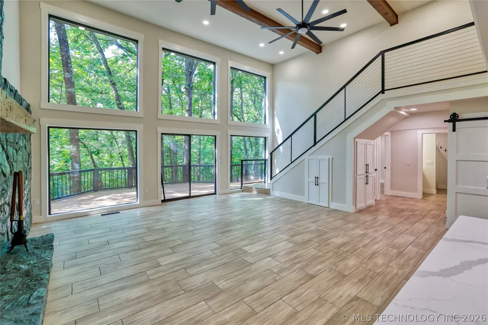 1296 Robin Hood Eufaula, OK 74432