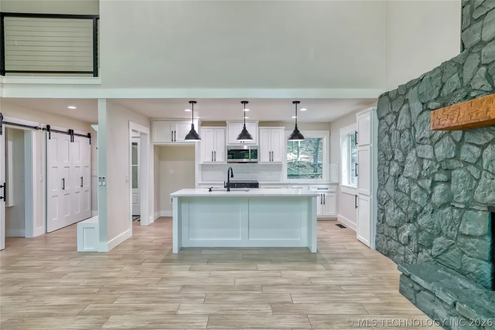1296 Robin Hood Eufaula, OK 74432