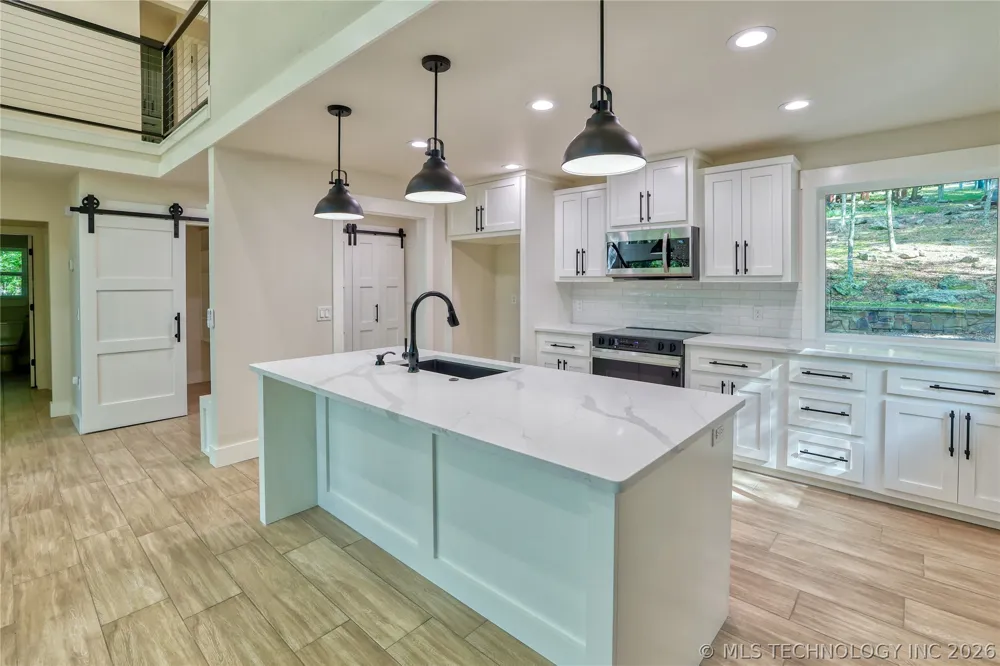 1296 Robin Hood Eufaula, OK 74432